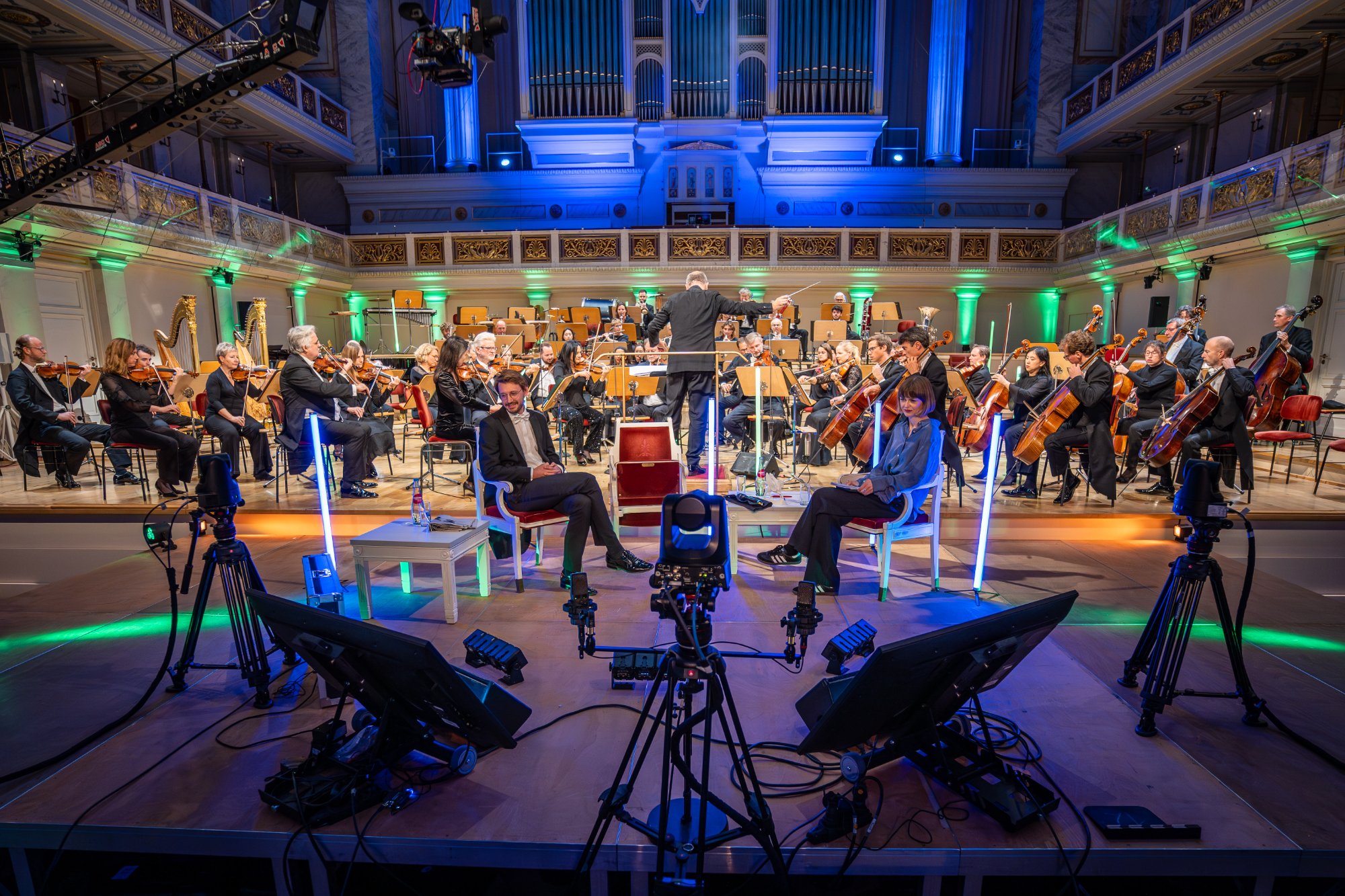 Konzerthaus Berlin — Orchester und Moderatoren live