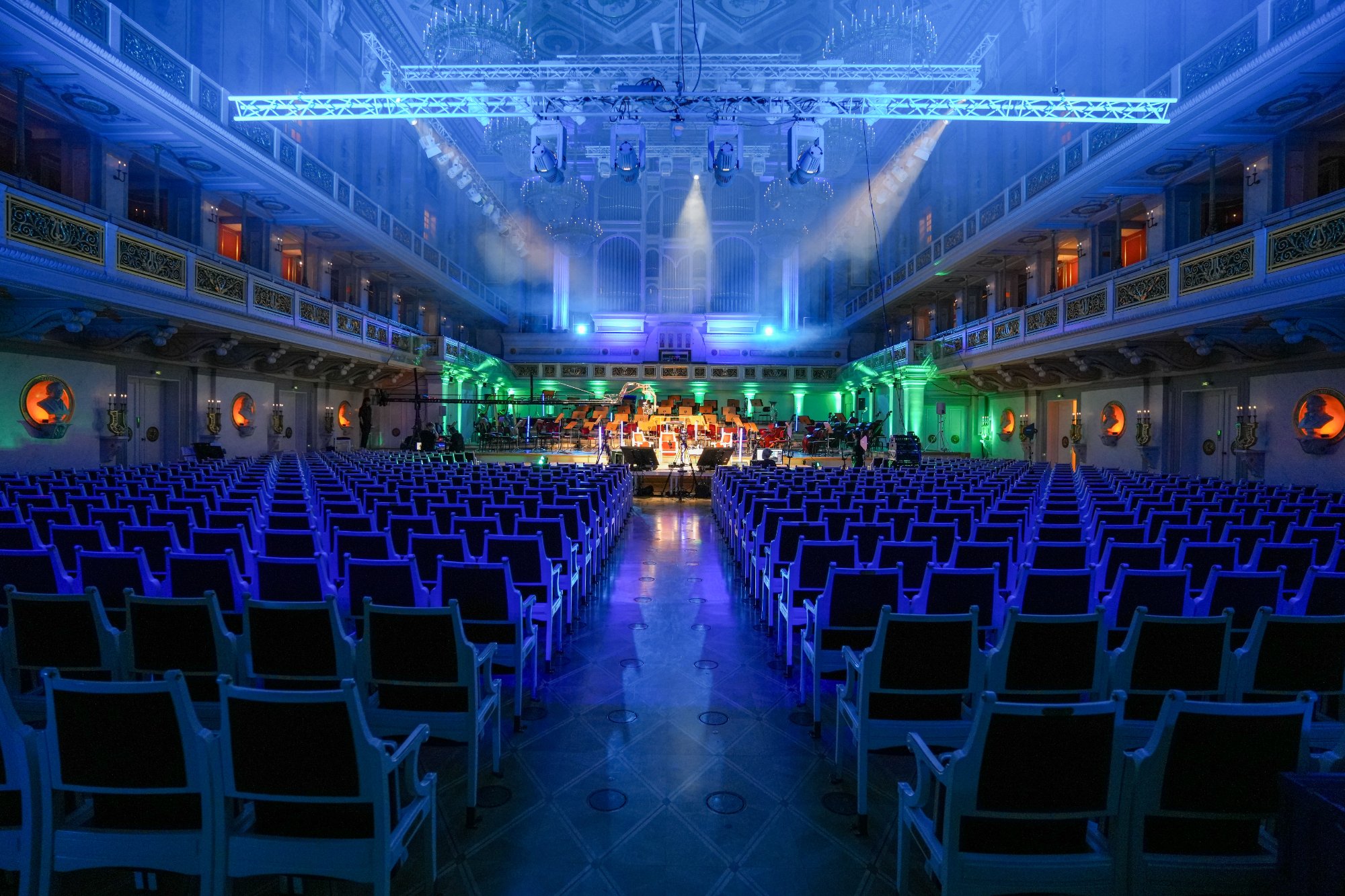 Konzerthaus Berlin — Leerer Saal blau beleuchtet