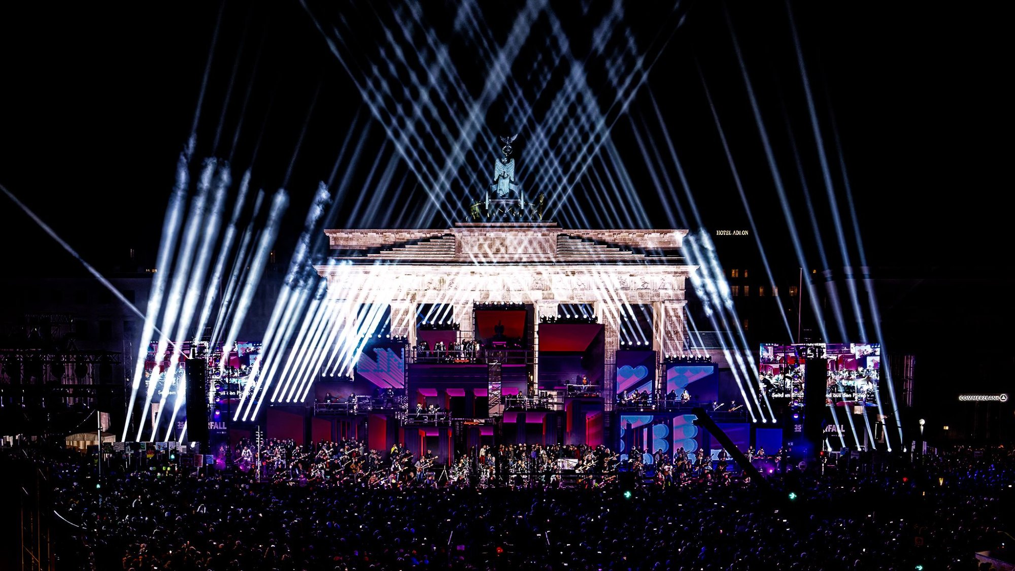 35 Jahre Mauerfall — Publikum Regierungsviertel